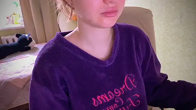 Snapshot of IlonaMurf chatting on 03.20.25 IlonaMurf online show from 03.20.25