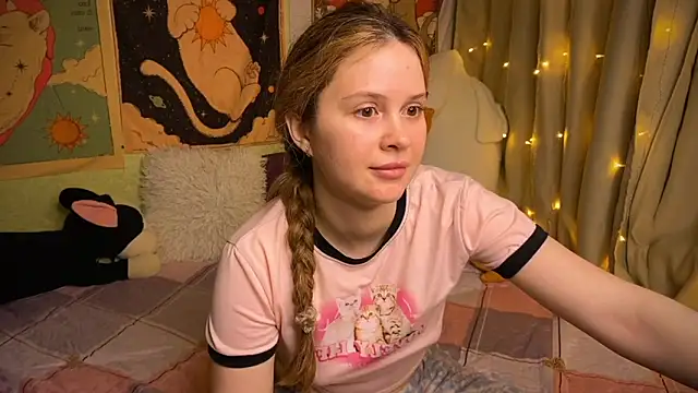 Snapshot of IlonaMurf chatting on 03.22.25 IlonaMurf online show from 03.22.25