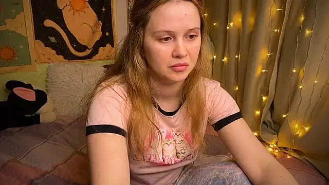 Snapshot of IlonaMurf chatting on 03.22.25 IlonaMurf online show from 03.22.25