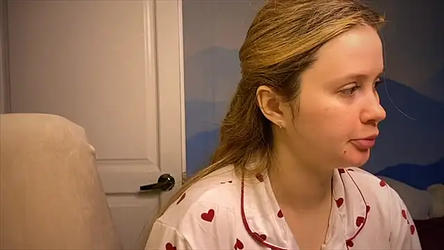 Snapshot of IlonaMurf chatting on 11.01.25 IlonaMurf online show from 11.01.25