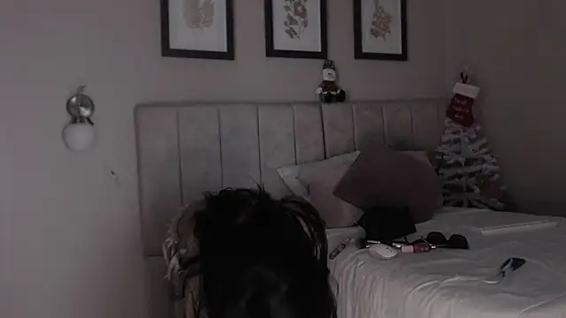 Snapshot of _dakota_a chatting on 12.19.25 dakota a online show from 12.19.25