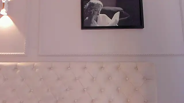 anniemartinezz online show from 02.04.25