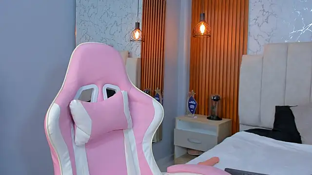 AinaraJimenez online show from 02.24.25