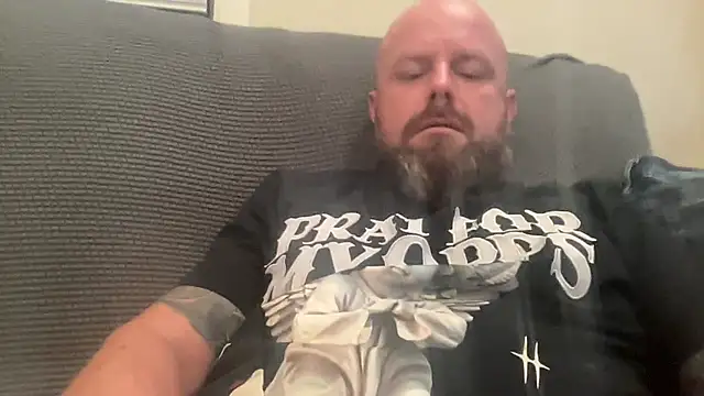 Snapshot of Thickirishcock850 chatting on 11.05.25 Thickirishcock850 online show from 11.05.25