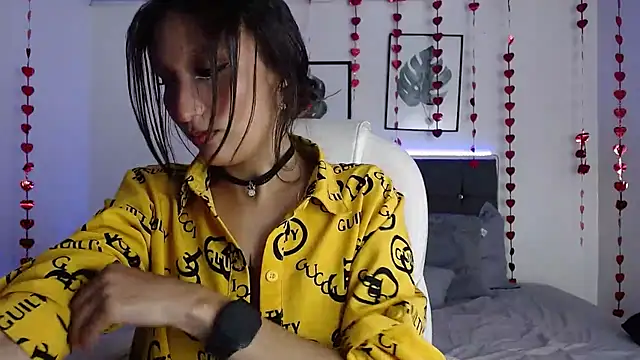 Snapshot of mia_collens chatting on 03.08.25 mia collens online show from 03.08.25