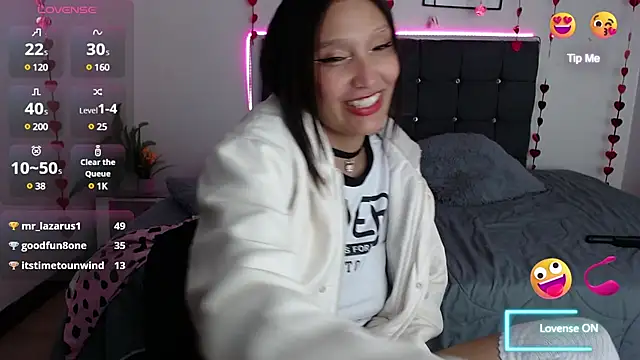 Snapshot of mia_collens chatting on 03.10.25 mia collens online show from 03.10.25