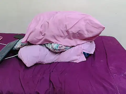 Snapshot of beverlyxxxx chatting on 12.19.24 beverlyxxxx online show from 12.19.24