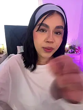 Lily Woodz online show from 06.06.26
