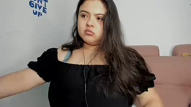 Snapshot of lizzie_c chatting on 05.09.26 lizzie c online show from 05.09.26