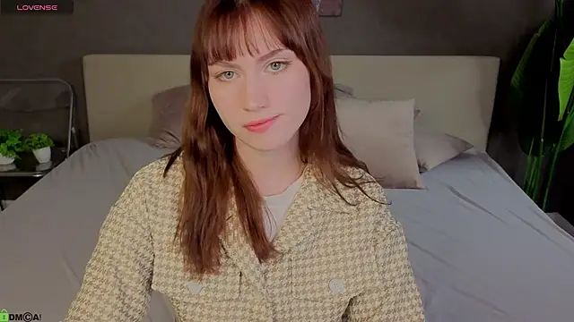 Mollly Rouge online show from 11.10.25