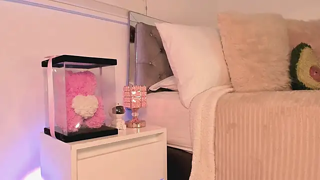 Snapshot of Alissonroses chatting on 12.03.25 Alissonroses online show from 12.03.25