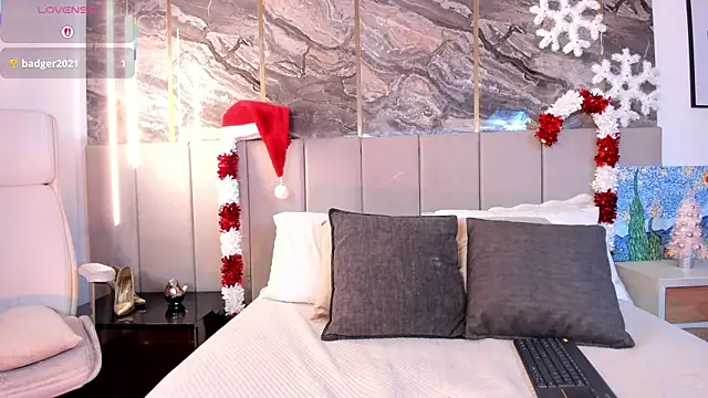 Sienna Blake  online show from 12.13.25