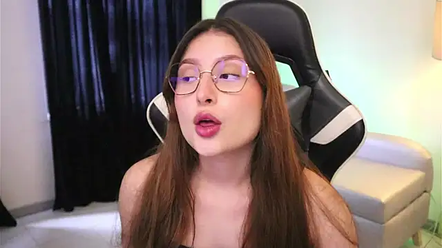 Daisha Riley online show from 11.03.25