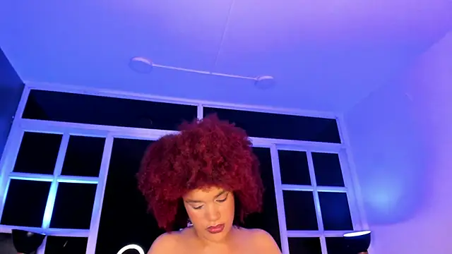 Snapshot of loladupont chatting on 05.11.26 loladupont online show from 05.11.26