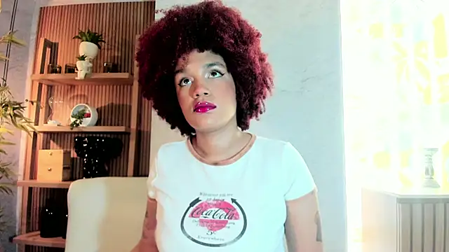 Snapshot of loladupont chatting on 06.24.26 loladupont online show from 06.24.26
