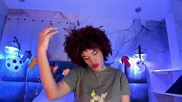 Snapshot of loladupont chatting on 06.30.26 loladupont online show from 06.30.26