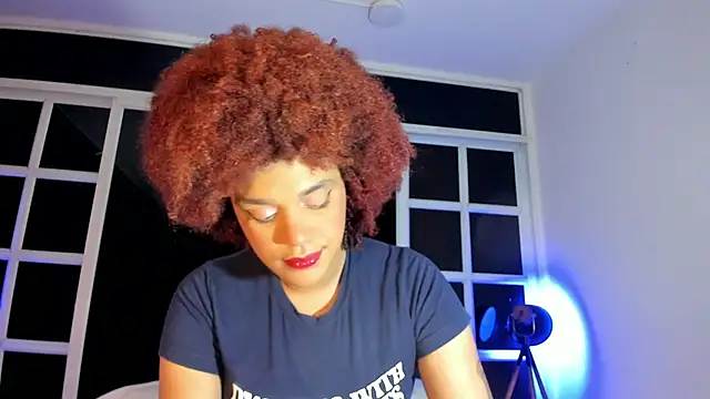 Snapshot of loladupont chatting on 07.19.26 loladupont online show from 07.19.26
