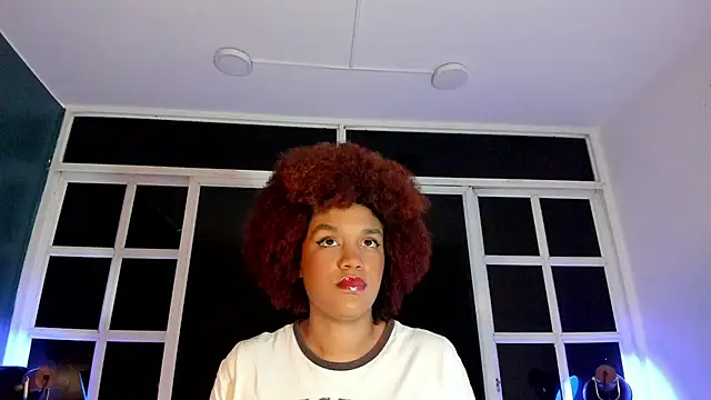 Snapshot of loladupont chatting on 07.26.26 loladupont online show from 07.26.26
