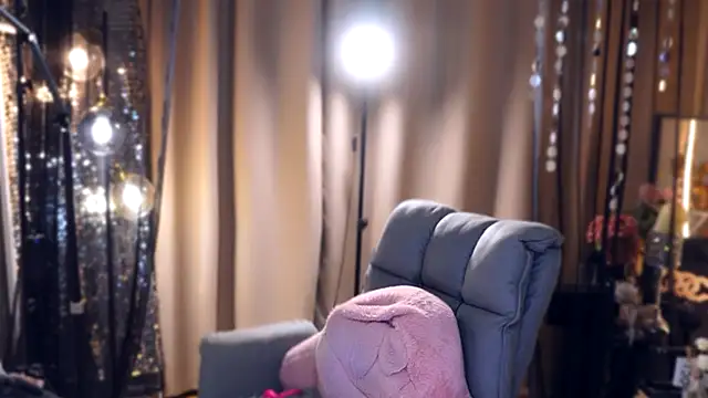 Snapshot of zhdhdbdkx chatting on 11.17.25 zhdhdbdkx online show from 11.17.25