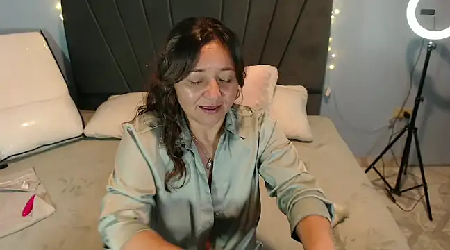 Snapshot of AngelRouss chatting on 01.19.25 AngelRouss online show from 01.19.25