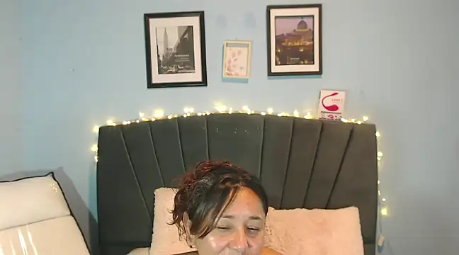 Snapshot of AngelRouss chatting on 01.24.25 AngelRouss online show from 01.24.25