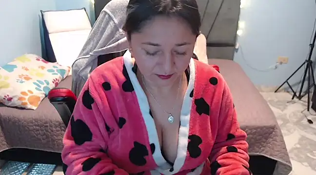 Snapshot of AngelRouss chatting on 01.29.25 AngelRouss online show from 01.29.25