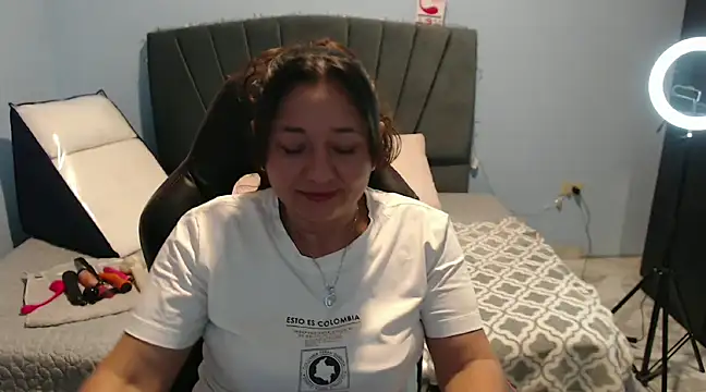 Snapshot of AngelRouss chatting on 02.05.25 AngelRouss online show from 02.05.25