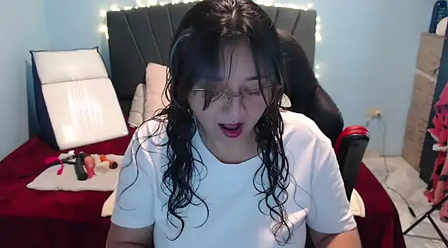 Snapshot of AngelRouss chatting on 02.21.25 AngelRouss online show from 02.21.25