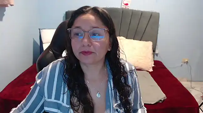Snapshot of AngelRouss chatting on 02.22.25 AngelRouss online show from 02.22.25