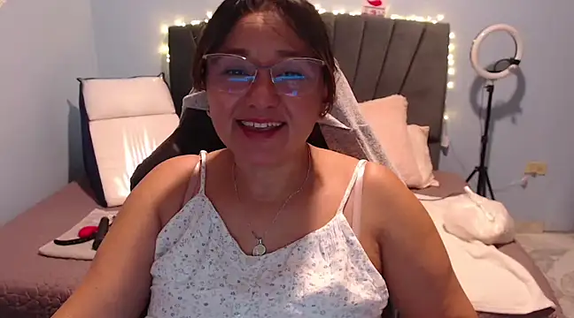Snapshot of AngelRouss chatting on 02.28.25 AngelRouss online show from 02.28.25