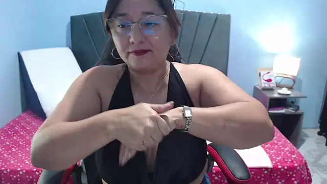Snapshot of AngelRouss chatting on 03.13.25 AngelRouss online show from 03.13.25