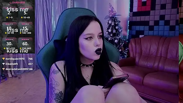 Snapshot of alexx_succubus chatting on 12.20.24 alexx succubus online show from 12.20.24