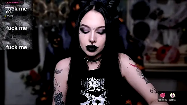 Snapshot of alexx_succubus chatting on 10.28.25 alexx succubus online show from 10.28.25