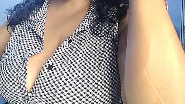 hot menka online show from 04.16.26