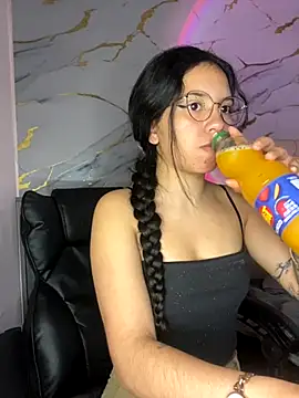 Snapshot of Rosita_forever_ chatting on 10.16.25 Rosita forever online show from 10.16.25