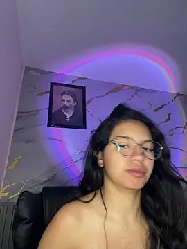 Snapshot of Rosita_forever_ chatting on 10.21.25 Rosita forever online show from 10.21.25