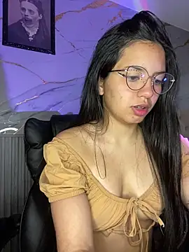 Snapshot of Rosita_forever_ chatting on 10.28.25 Rosita forever online show from 10.28.25