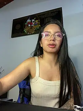 Snapshot of Rosita_forever_ chatting on 10.31.25 Rosita forever online show from 10.31.25