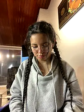 Snapshot of Rosita_forever_ chatting on 11.08.25 Rosita forever online show from 11.08.25