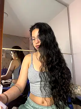 Snapshot of Rosita_forever_ chatting on 11.22.25 Rosita forever online show from 11.22.25