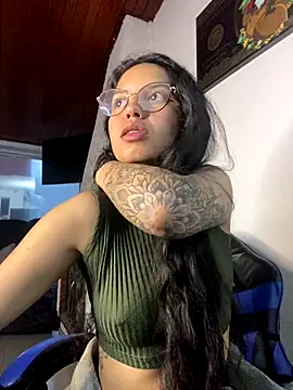 Snapshot of Rosita_forever_ chatting on 12.17.25 Rosita forever online show from 12.17.25