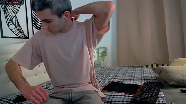 Snapshot of Devin_Jay chatting on 02.02.25 Devin Jay online show from 02.02.25