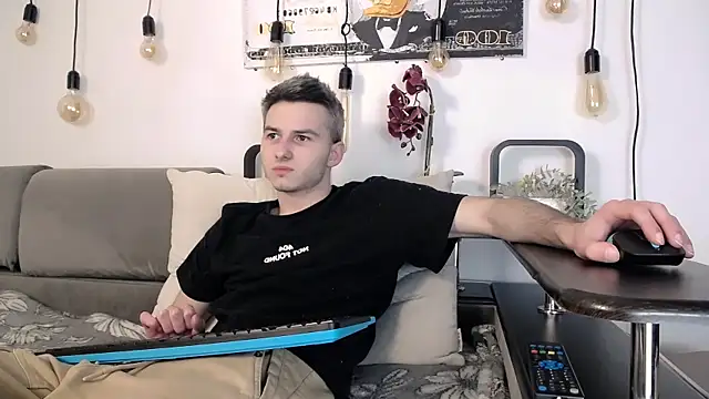 Snapshot of Devin_Jay chatting on 03.19.25 Devin Jay online show from 03.19.25