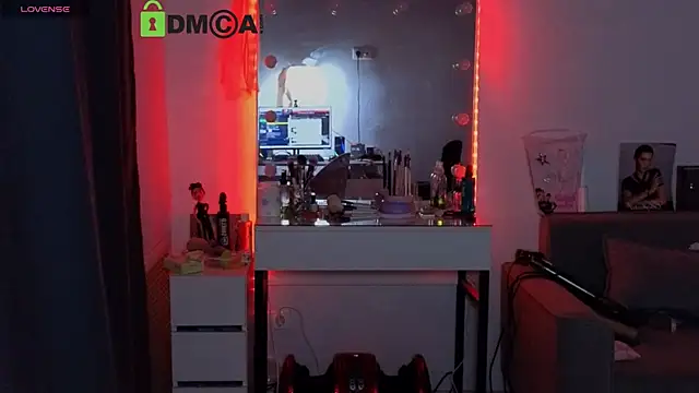 Snapshot of MoranaMissGod chatting on 11.18.25 MoranaMissGod online show from 11.18.25