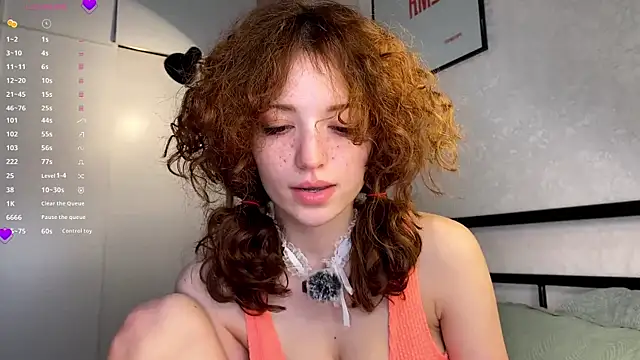 Snapshot of LilianGrindle chatting on 07.15.26 LilianGrindle online show from 07.15.26
