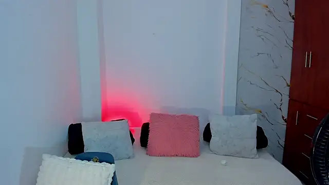 martina roldam online show from 04.28.26
