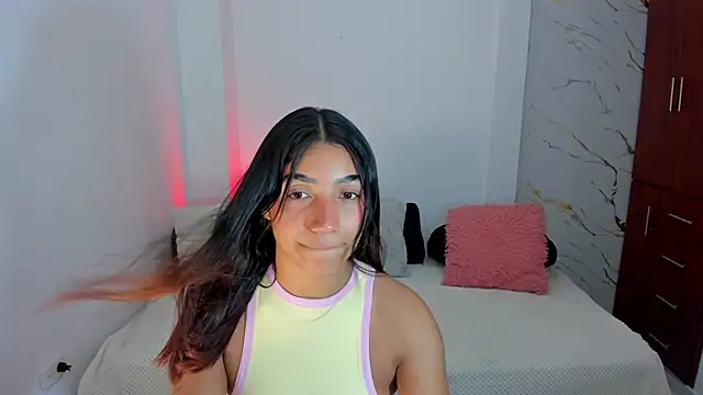 Snapshot of martina_roldam chatting on 05.13.26 martina roldam online show from 05.13.26