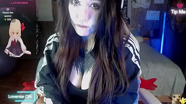 Snapshot of chloe_crystall_killer chatting on 05.22.26 chloe crystall killer online show from 05.22.26