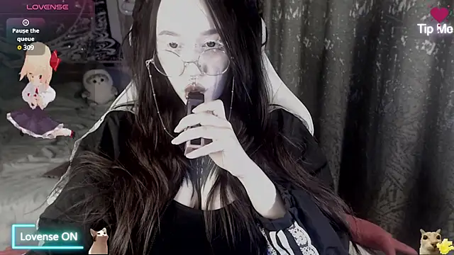 Snapshot of chloe_crystall_killer chatting on 05.24.26 chloe crystall killer online show from 05.24.26