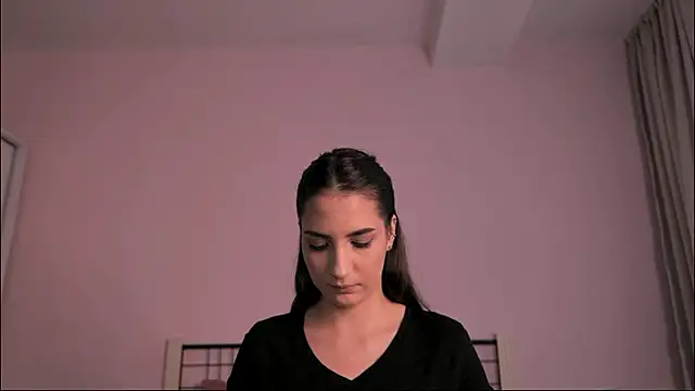 Snapshot of Naalani chatting on 10.04.25 Naalani online show from 10.04.25
